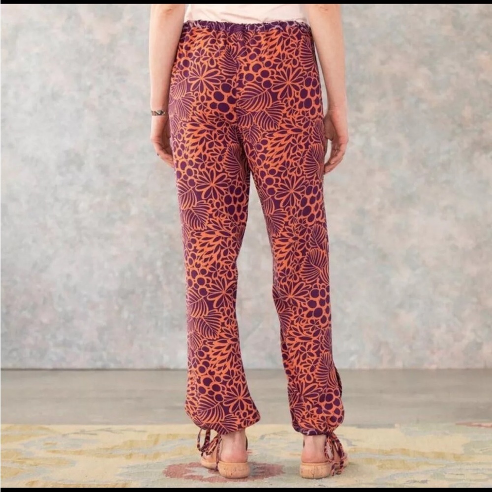 Sundance This Is Paradise Lightweight Palm Printed Relaxed Joggers - Picture 3 of 9